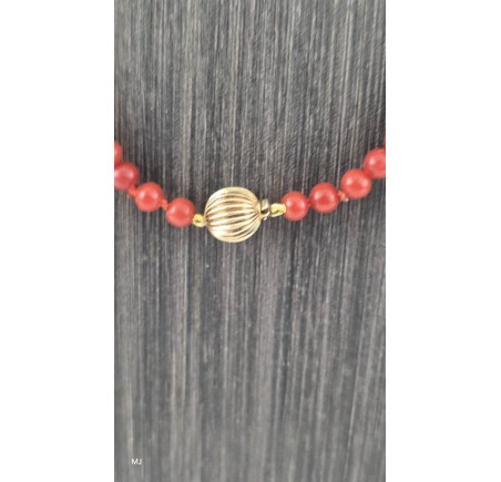 Bloedkoralen collier met gouden slot